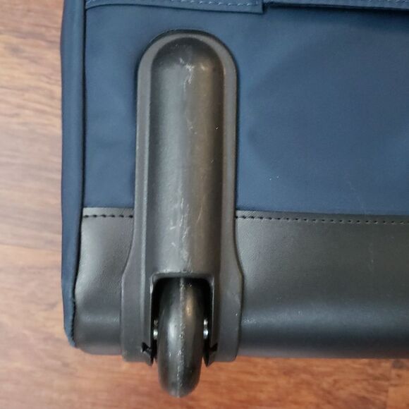 Tumi Blue Floral Chic Feminine Designer Voyageur Travel Carry On Roller Bag - Picture 7 of 13